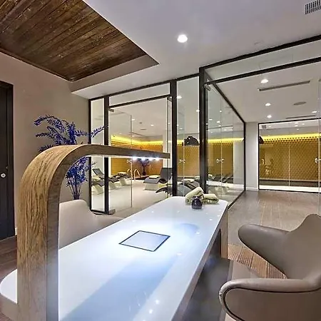 Hotel Holm Boutique & 4*
