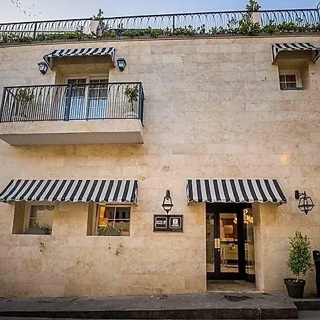 Holm Boutique &