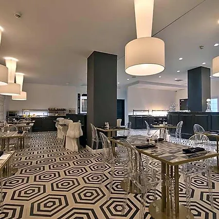 Holm Boutique & 4*