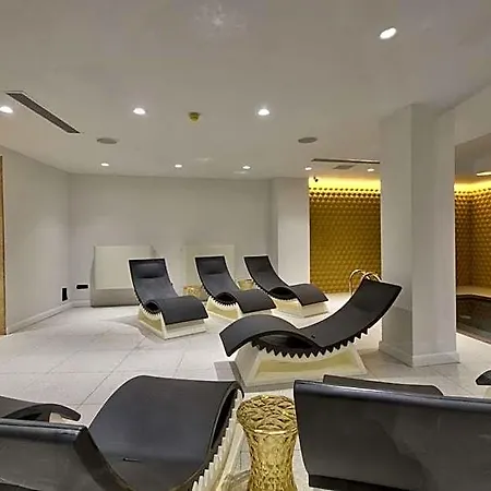 Hotel Holm Boutique & 4*