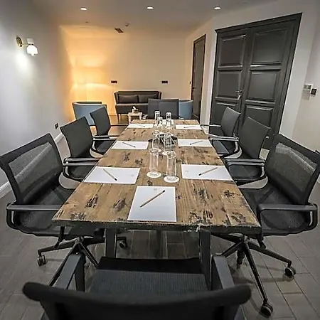 Holm Boutique & 4*